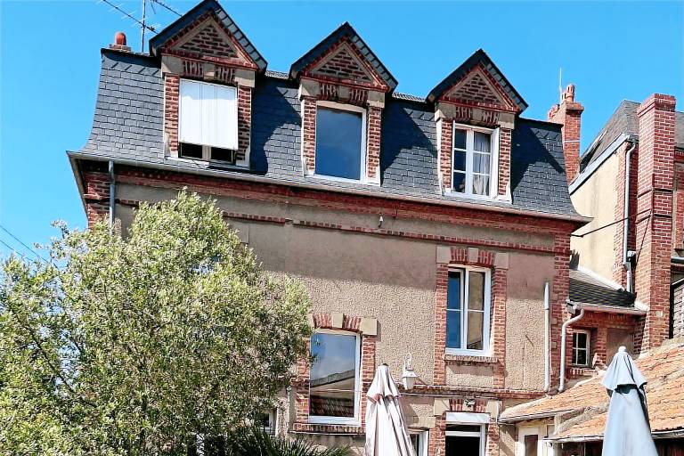 Bed and Breakfast 'Chambre Privative' with Shared Terrace, Private Garden and Wi-Fi in Cabourg