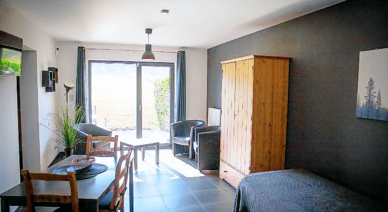 Holiday apartment with hot tub, terrace & yard — photo 2