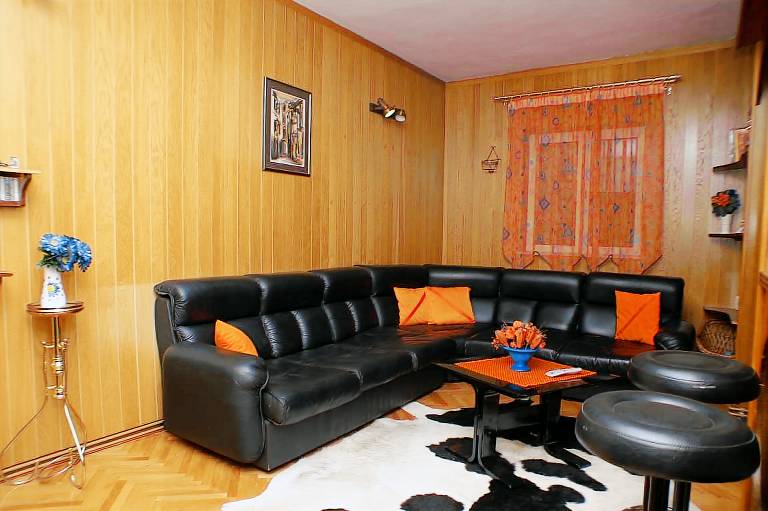 Apartment with yard & patio | Sea view — photo 3