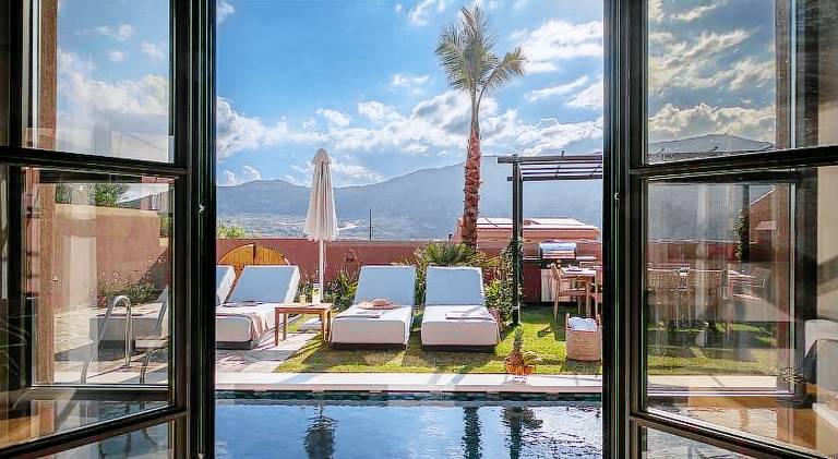Villa with terrace — photo 2