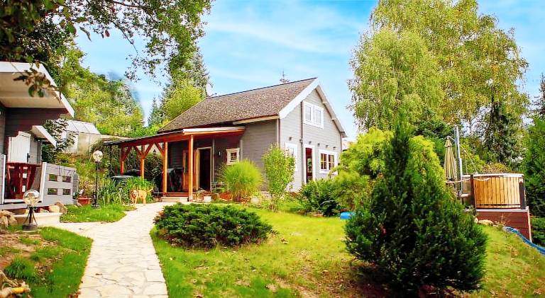 Vacation home with pool & hot tub in Plauen