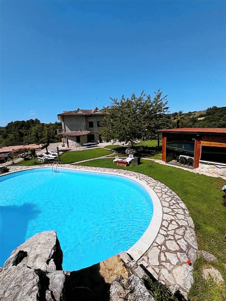 Villa with hot tub, sauna & yard | Mountain view | Suitable for remote work in Avellino