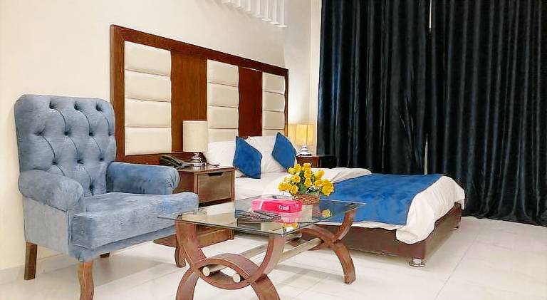 Serviced apartment with patio & yard — photo 2