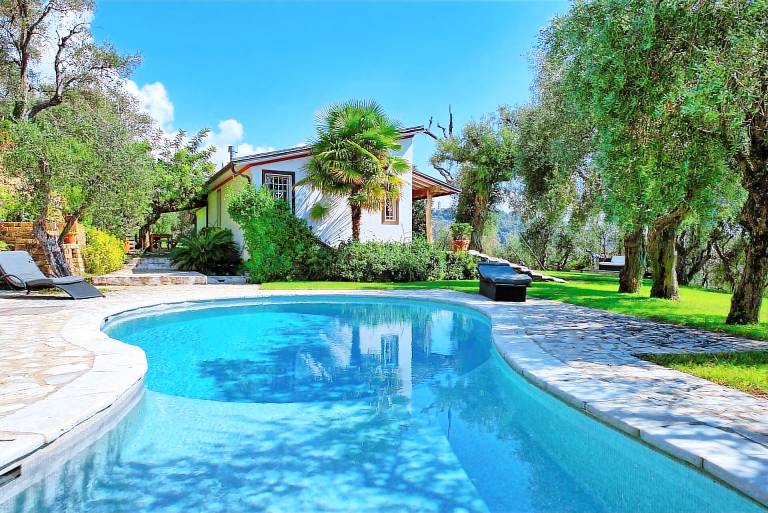 Villa with private pool, garden & barbeque in Pietrasanta