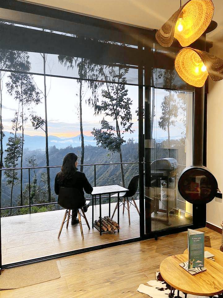 Luxurious Romantic Tiny House with Private Deck, Tub and Views in Ecuador — photo 3