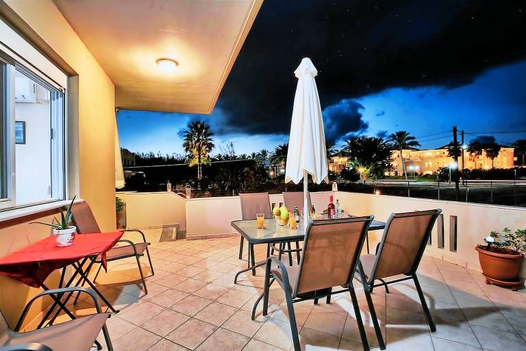 Giannas Haus neben Platanias 250 m vom Strand entfernt