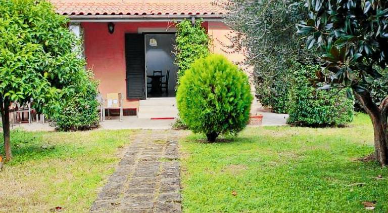 Villa with 1 room for 10 persons in Bracciano