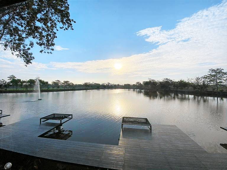 House with garden | Water view — photo 5