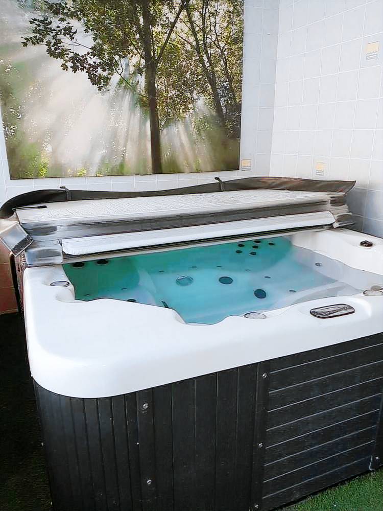 Pleasant gite with private pool, patio & barbecue | Pets allowed — photo 3