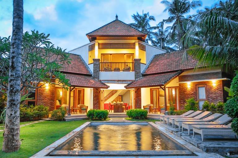300 m&sup2; Villa