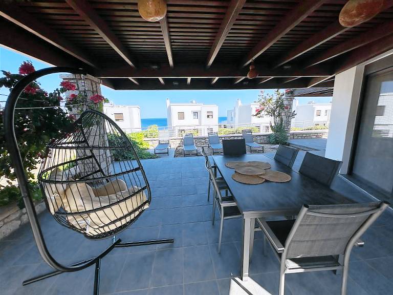 Child-friendly charming villa with yard & barbeque | Garden view | Next to the beach | Dogs allowed — photo 5