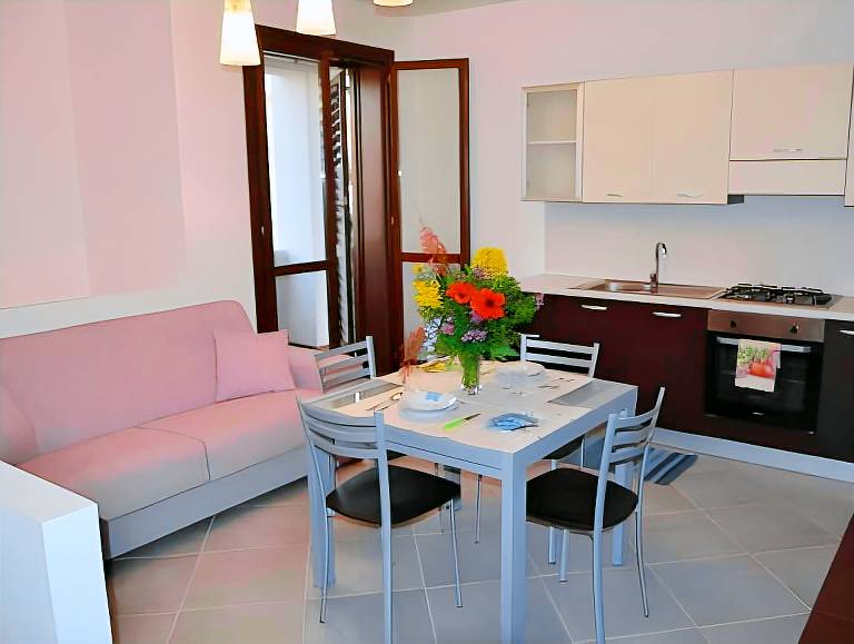 Pleasant apartment with terrace, yard & pool | Dogs allowed — photo 4