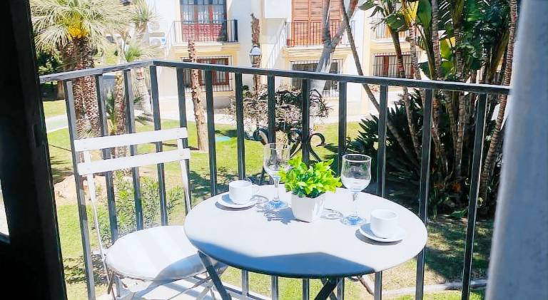 Holiday apartment with terrace, garden & private pool — photo 4