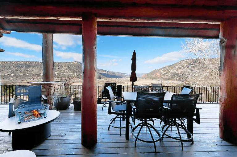 Log Cabin with Amazing deck & views - 3 miles to downtown DGO - Hot Tub/AC — photo 2