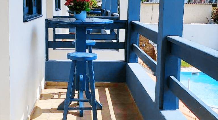 Apartment with yard, pool & patio — photo 5