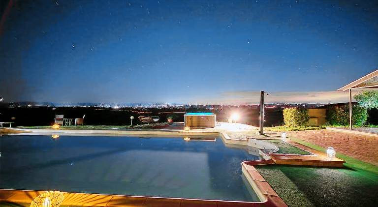Serviced apartment with patio, garden & hot tub | Suitable for remote work — photo 3