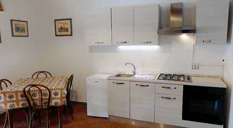 Serviced apartment with garden & patio | Pet-friendly — photo 5