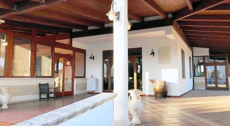 Charming farm with pool, terrace & yard | Pets allowed — photo 2