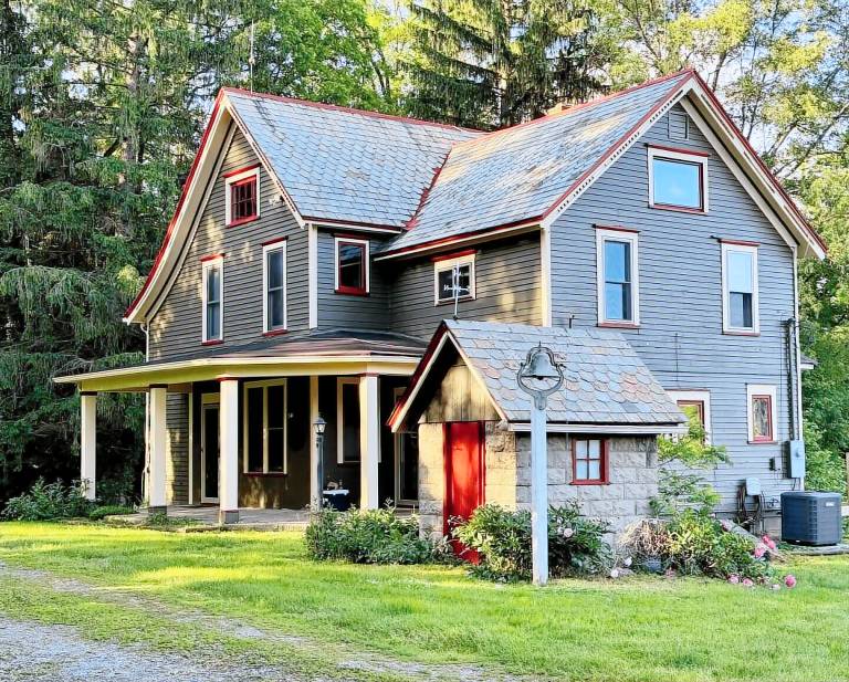 Farmhouse  Conneaut Lake