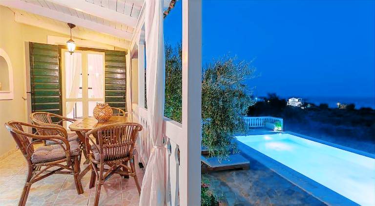 House with terrace, yard & private pool — photo 3
