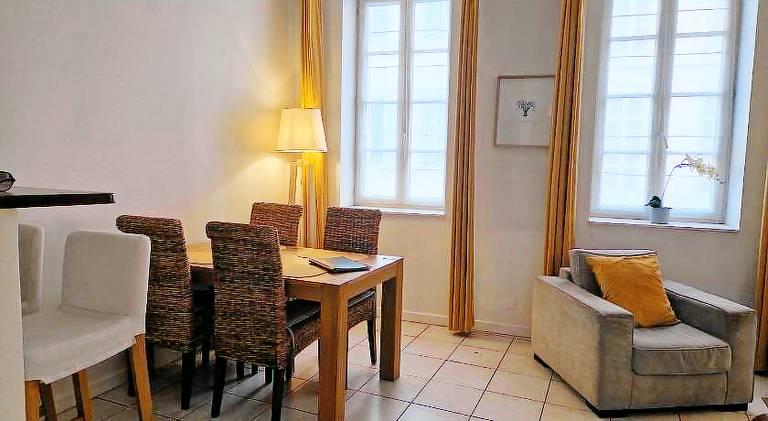 2 pieces dans le centre avec petite terrasse 3 — photo 3