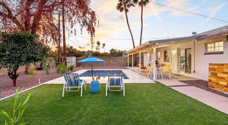 House with pool — photo 3