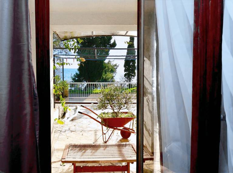 Holiday apartment with patio, yard & BBQ — photo 2