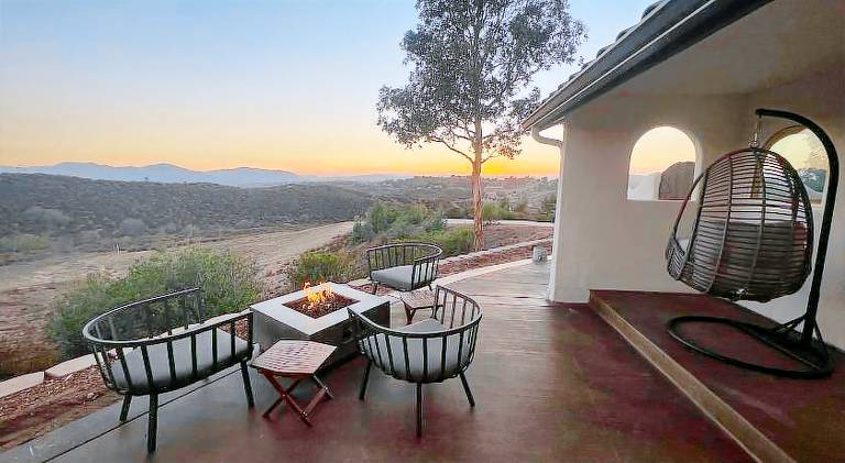 Vacation home with hot tub — photo 3