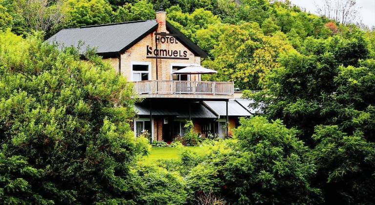 Samuels Boutique Hotel in Wawa, ON