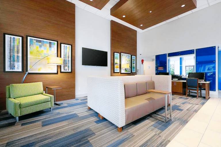 Holiday Inn Express & Suites Surrey by IHG