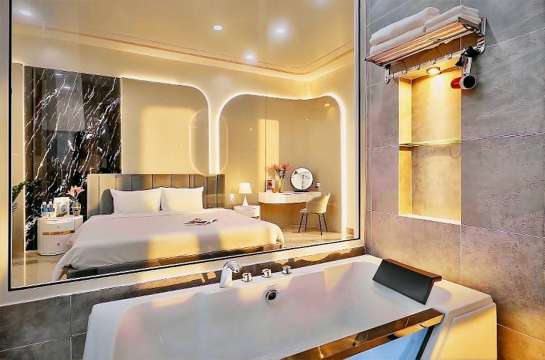 House with pool, jacuzzi & BBQ | Water view — photo 2