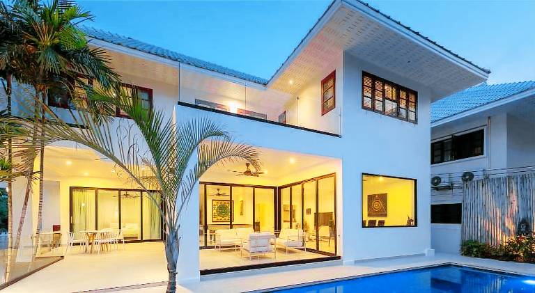 Villa with private pool, grill & yard — photo 3