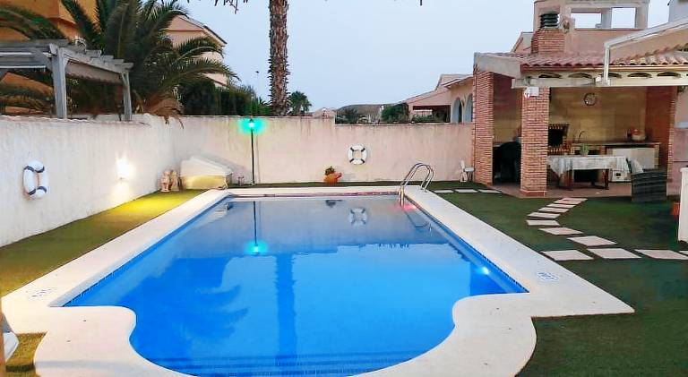 Villa with pool & jacuzzi — photo 3
