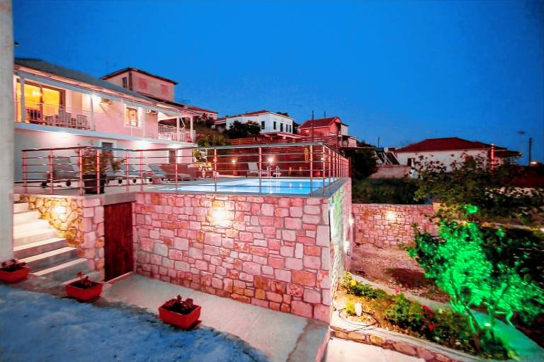 Wonderful villa with yard, BBQ & patio | Pets allowed — photo 4