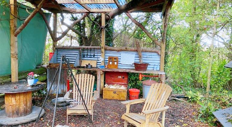 Lodge with barbecue & garden — photo 3