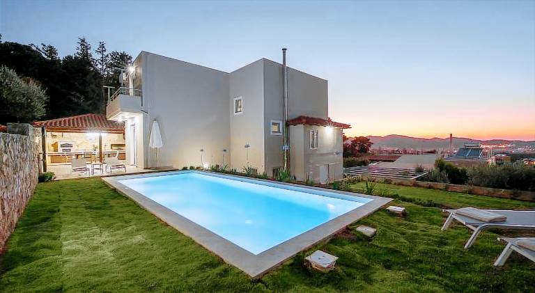 Villa with terrace & private pool — photo 4