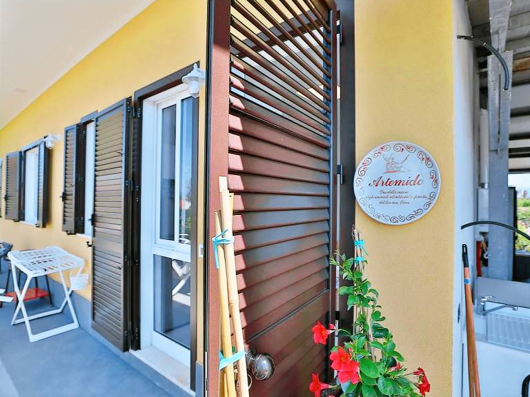 Holiday apartment with barbecue & yard | Garden view — photo 2