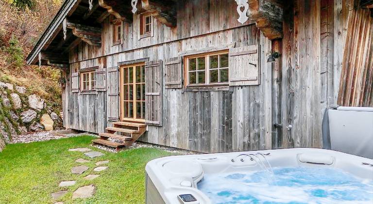 ChaletWK - Luxury old wood mountain chalet in a sunny secluded location with gym, sauna & whirlpool — photo 2
