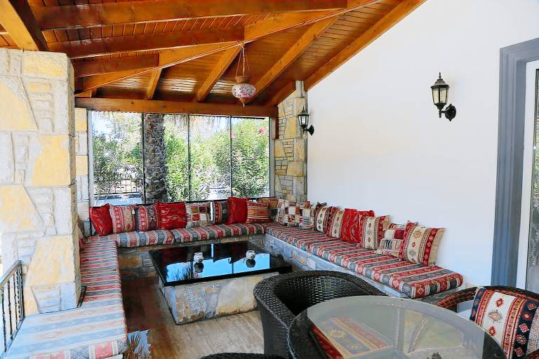 Villa - Sleeps 10 - Parking - Private Pool — photo 3