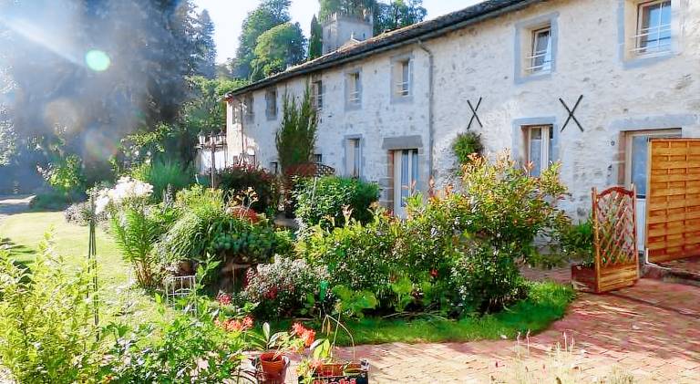 House with private pool, garden & patio in Bressuire