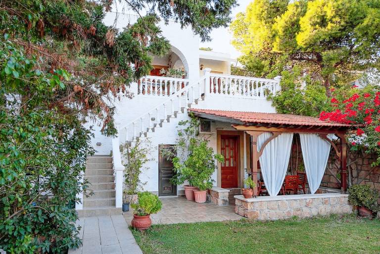 Serviced apartment with garden & terrace | Dogs allowed in Patmos