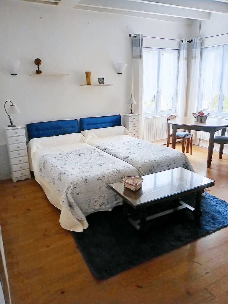 Bed and Breakfast 'Chambre Bleue' with Private Garden, Wi-Fi and Air Conditioning — photo 2