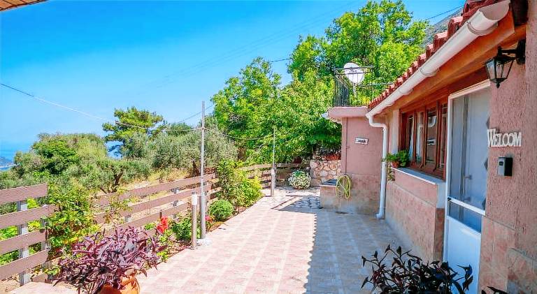 House with BBQ, terrace & garden | Perfect for remote work | Pets are welcome — photo 5