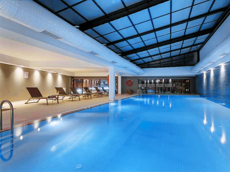 Family-friendly serviced apartment with sauna, pool & yard | Good for workation | Pets are welcome — photo 2
