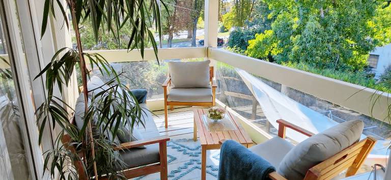 Private room with patio, yard & fast internet | River view — photo 2