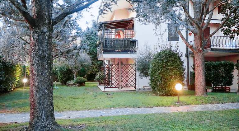 Apartment with pool — photo 3