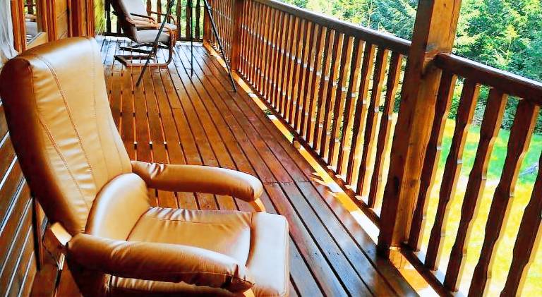 Lodge with BBQ, patio & yard — photo 3