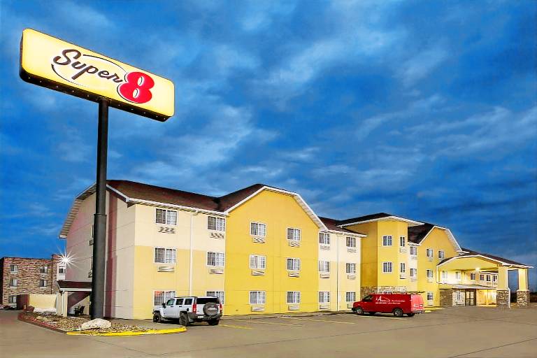 Super 8 By Wyndham Altoona in Altoona, IA