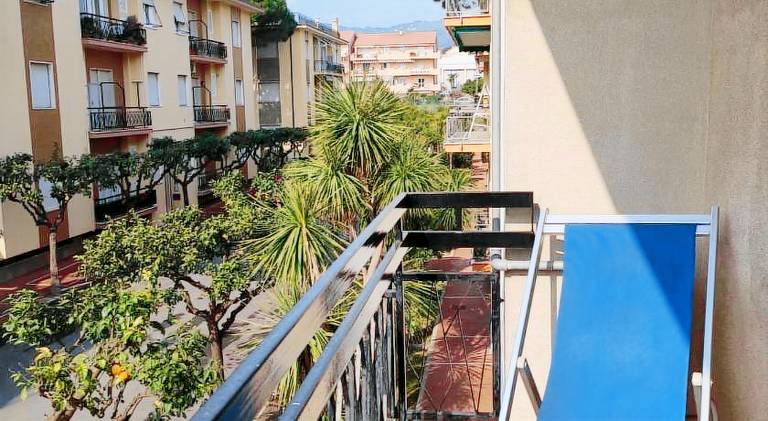 Holiday apartment with garden — photo 3