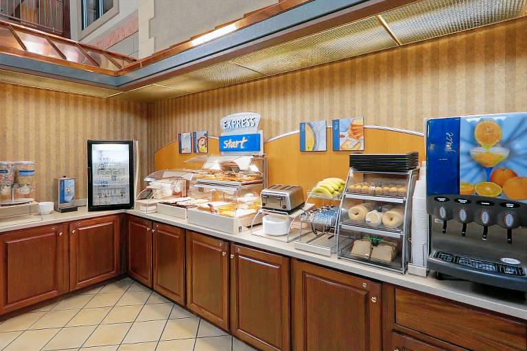 Holiday Inn Express Hotel & Suites Deadwood-Gold Dust Casino By IHG — photo 4